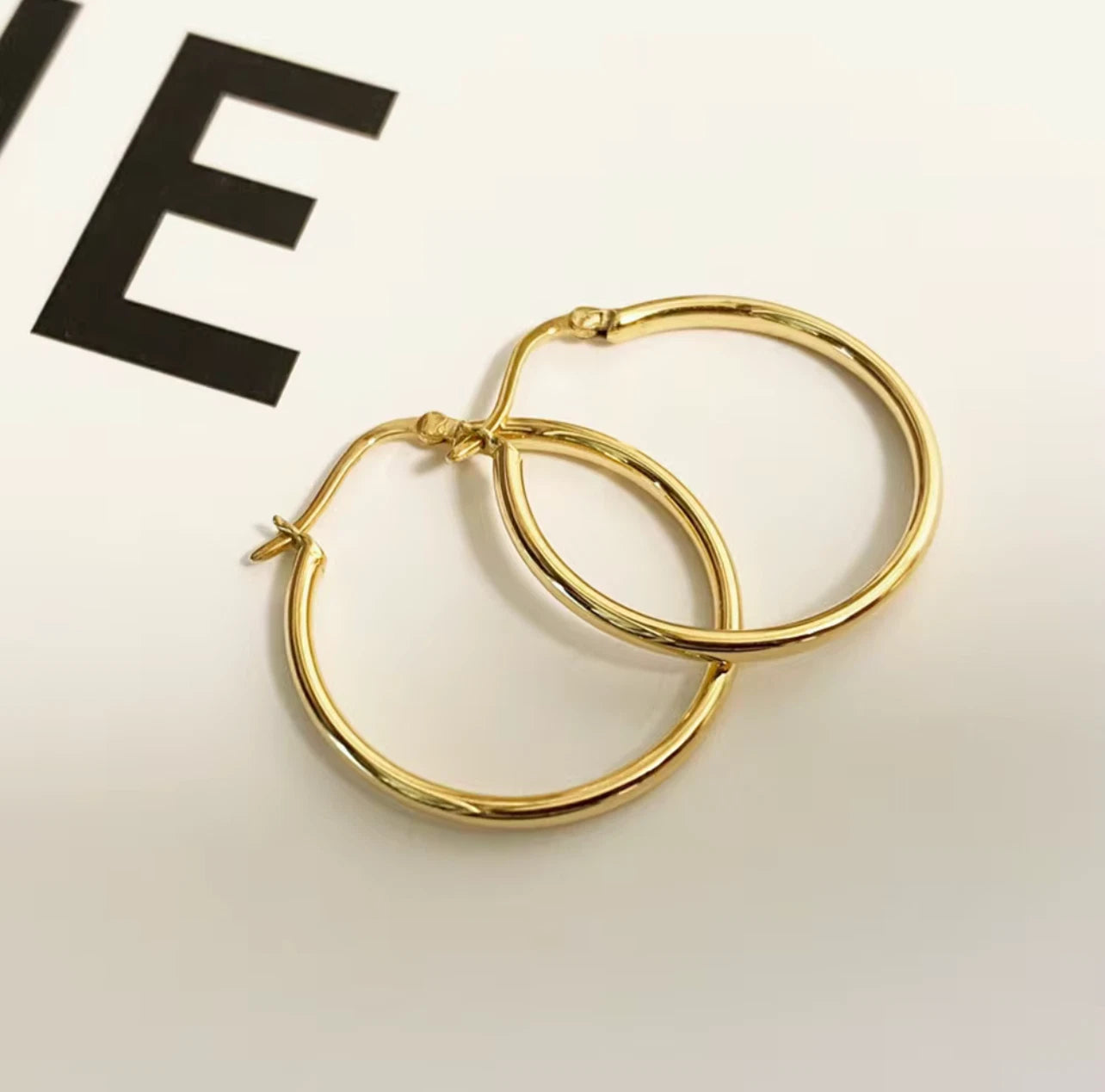 Boucles d'oreilles créoles dorées 20 mm