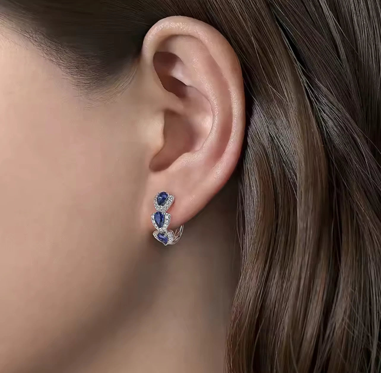 Boucles d’oreilles créoles en argent avec pierres bleues style saphir – Bijou él